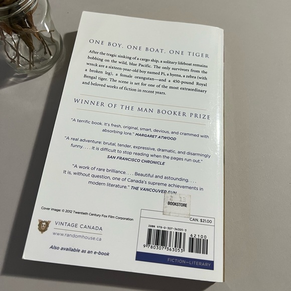 Book- Life of Pi by Yann Martel - Picture 3 of 3